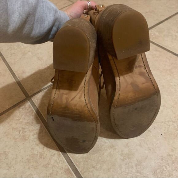 UGG Heeled Booties size 8 - Picture 6 of 9